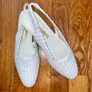 APOSTROPHE Brand Deadstock White Woven Slingback Flats Size 6 Never Been Worn